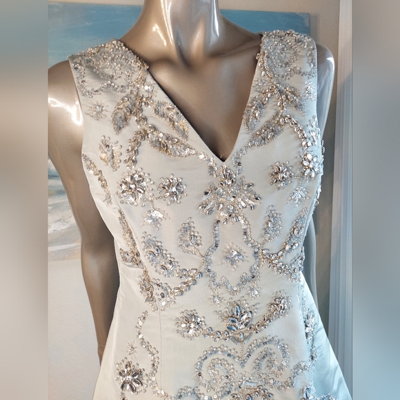 *$7,000 OSCAR DE LA RENTA EXCLUS SILK LIGHT BLUE CRYSTAL EMBROID RUNWAY DRESS 8